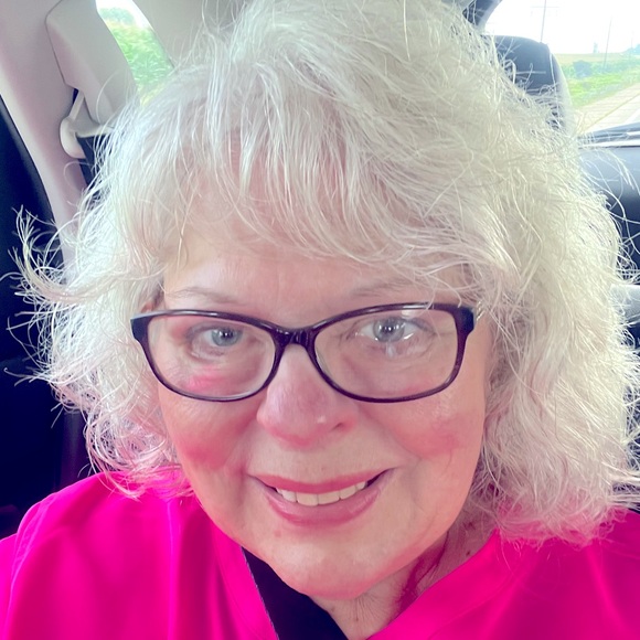 Meet your Posher, Sandi - Picture 2 of 5